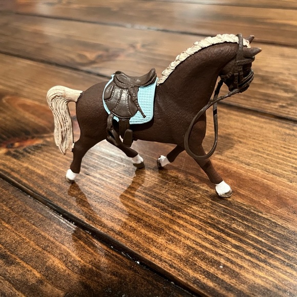 Schleich Horse Club Luna Holsteiner Mare figurine, EUC, toys, collectible - Picture 3 of 4